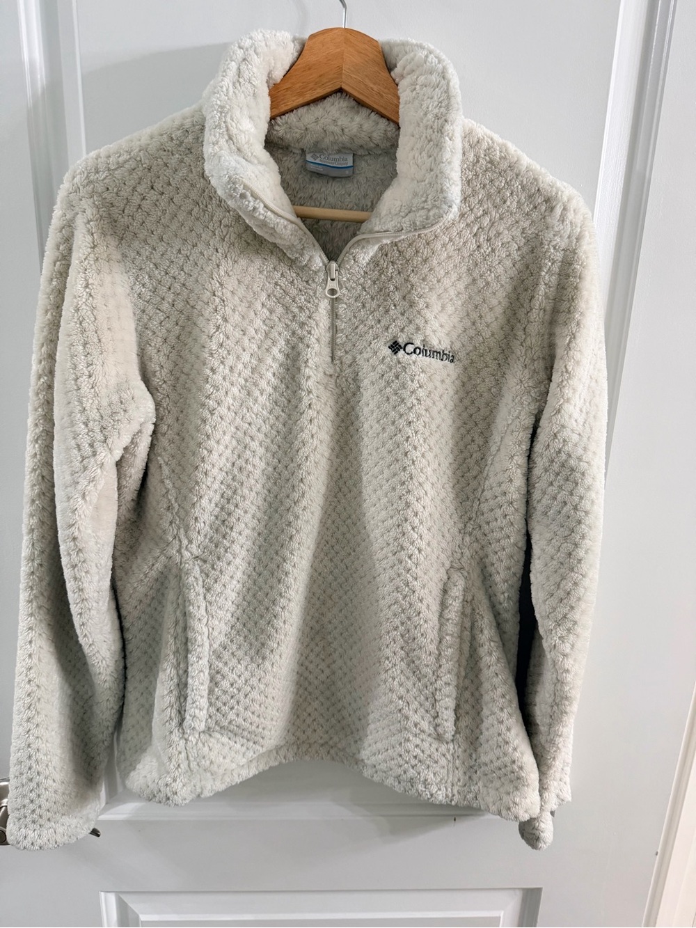 Columbia Women's gray  Sherpa Quarter-Zip Pullover